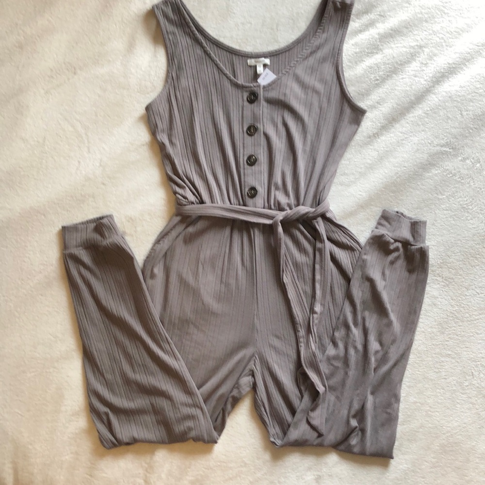 NWT Sleeveless Maurice’s Jumpsuit. Ribbed Grey with Belt. Functional Buttons.